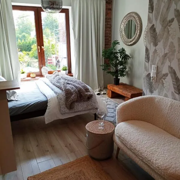 Urocze Studio 7 z parkingiem, hotel v Katovicích