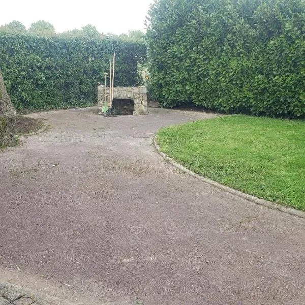 Camping le pré fleuri, hotel in Febvin-Palfart