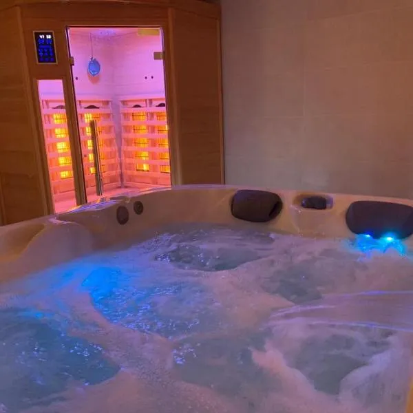 *Romance Jacuzzi* Appartement Spa pour les amoureux ou les solos, hotel v destinácii Deuil-la-Barre