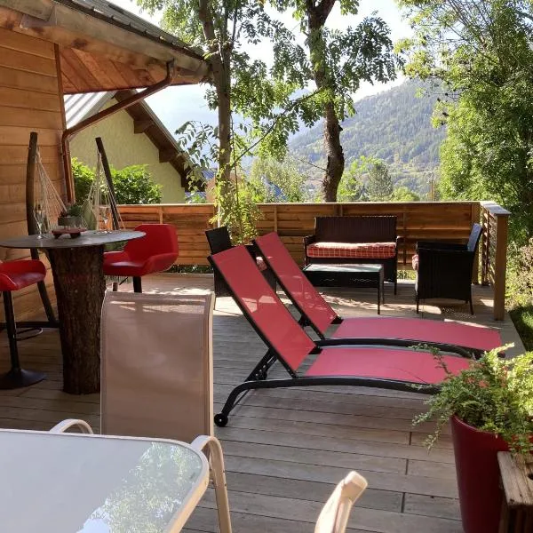 Charmant petit chalet individuel, hotel v destinaci Briançon