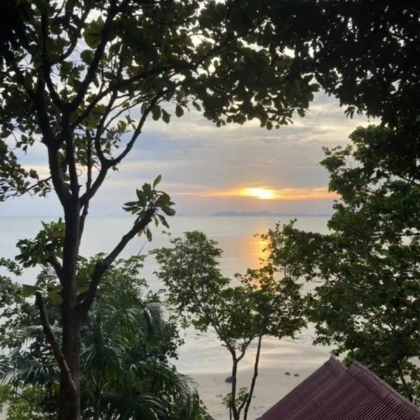 Jungle Hill Beach Bungalow, hotel in Ko Jum