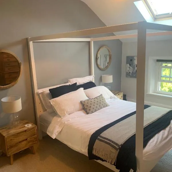 Top Floor. Top Notch. Tranquil Treat. Stone's throw from Thames., hotel in Maidenhead