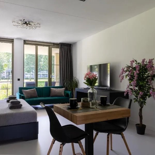 Luxury room with king size bed, hotel v destinaci Dordrecht