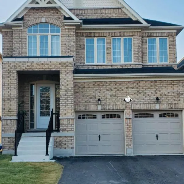 Brand new luxurious home, located in Lindsay., hotel di Lindsay