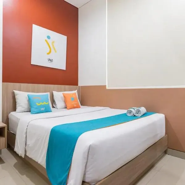 Sans Hotel Rajawali Surabaya by RedDoorz, hotel v destinaci Krembangan
