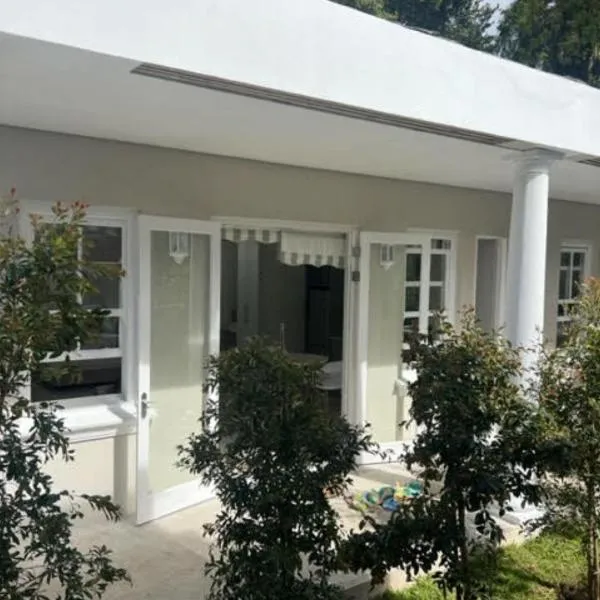 Two on Milner - OAK TREE COTTAGE - Stylish open-plan Guesthouse in Rondebosch, Hotel in Kapstadt