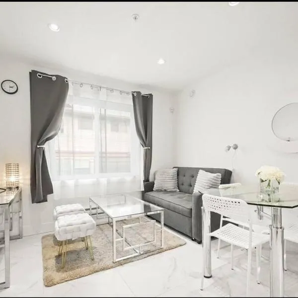 Entire NEW Cozy and Modern 2-storey HOUSE, hotel v destinácii Vancouver
