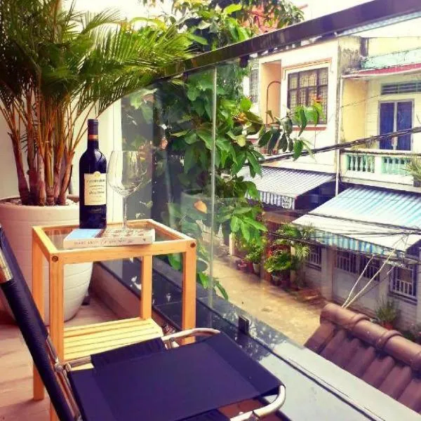 Adora Dorm Bed with Balcony and Rooftop in the Center and Floating market Tour, hotel v destinaci Can Tho