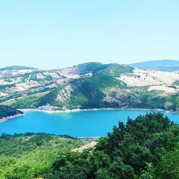 Casa sul lago - Appartamento Girasole, Parco della Majella, hotel em Fara San Martino