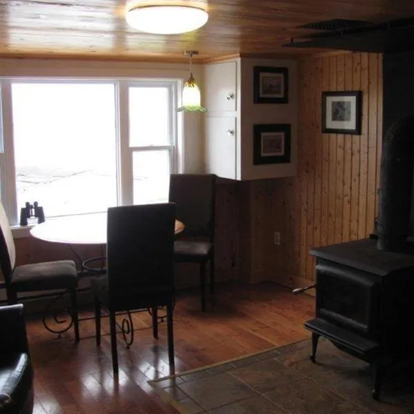 Wolf Cove Retreat House, hotel v destinaci Amherst Cove