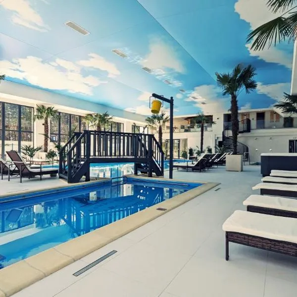 Complex Parc Pini Moinesti, hotel v destinaci Moineşti