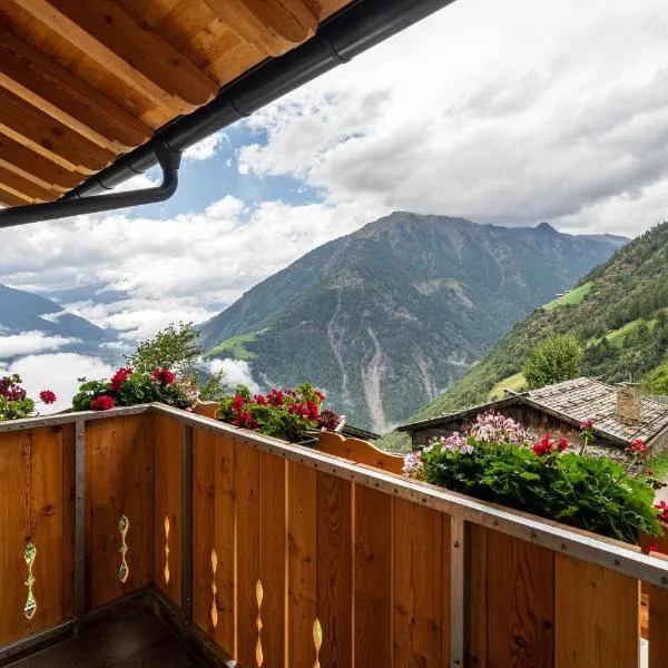 Bergsteiger Wohnung - Patleidhof, khách sạn ở Naturno