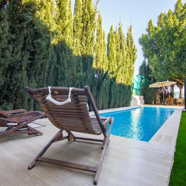 RentalSevilla Brisa del Aljarafe con piscina climatizada a 15 minutos de Sevilla, מלון בAlmensilla