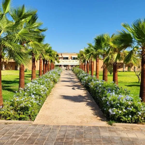 Hôtel Jardins de lina et lea, hotel u gradu 'El Aïn'