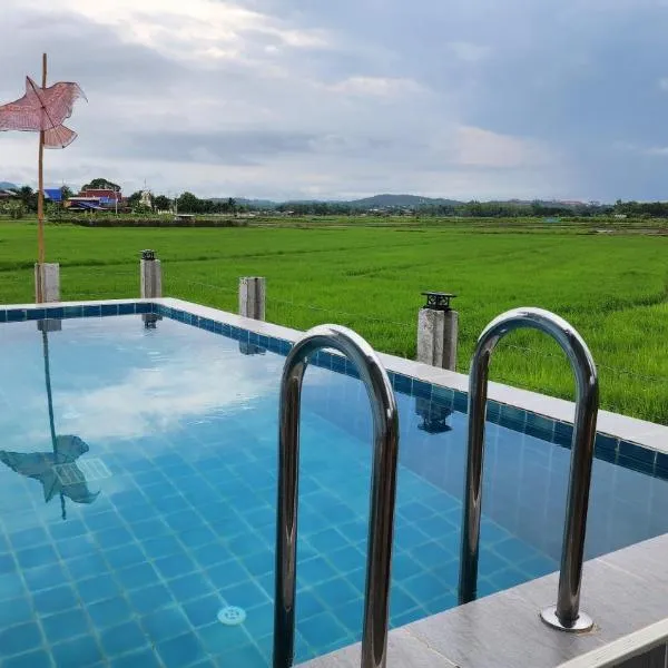 บ้านกลางนาพูลวิลล่า, hotel in Nan