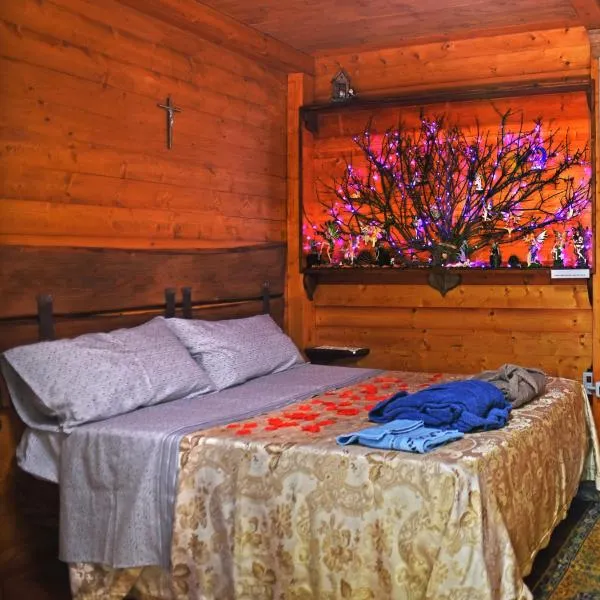 CHALET NEL BOSCO - TENUTA BOCCHINERI、Roglianoのホテル