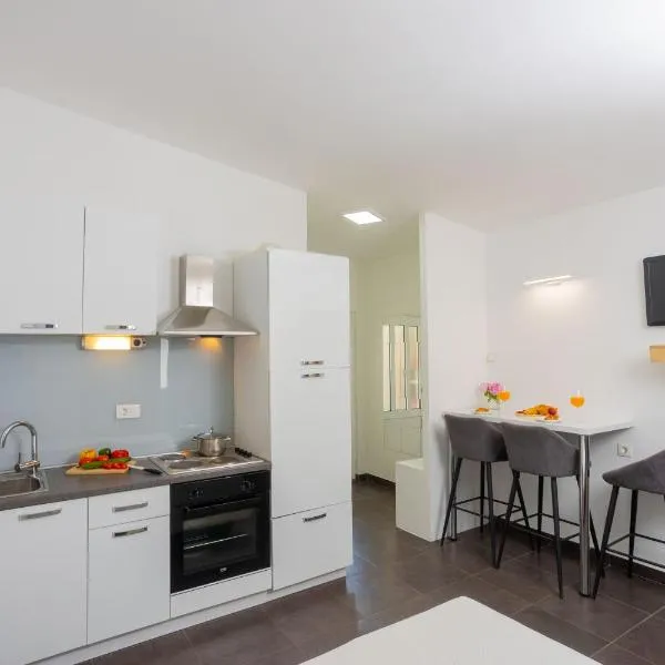 Studio apartman Maris, hotelli kohteessa Kaštel Stari