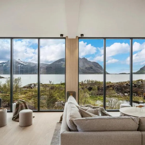 NEW! Luxury Cabin in beautiful Lofoten, hotel in Sundklakk