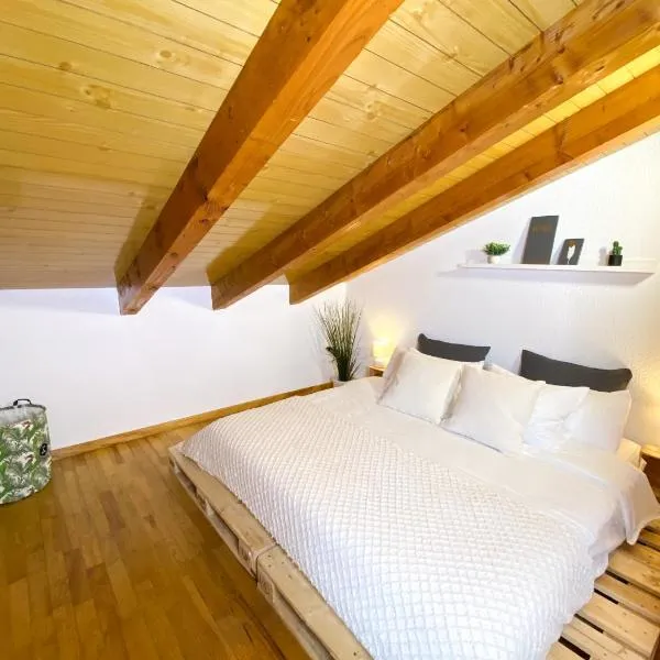 Ático Dúplex Con Increibles Vistas a La Valle De Incles - Parking Gratis l by BonesVacances: Incles şehrinde bir otel