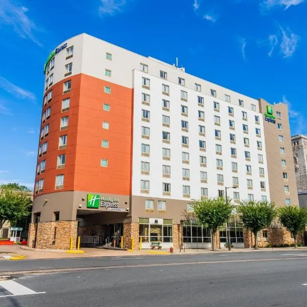 Holiday Inn Express Philadelphia Penn's Landing by IHG