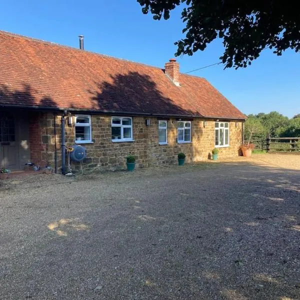 Spacious Cottage in Idyllic Spot, hotel in Upper Boddington