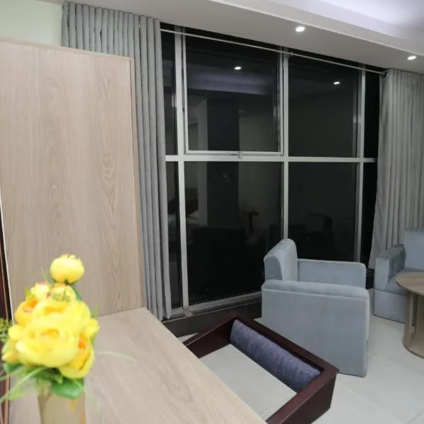 Wood Burn Hotel, hotel di Bogra