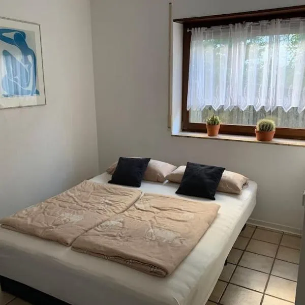 ruhige Wohnung im Schwarzwald (Pforzheim, OT Würm), hotel in Pforzheim