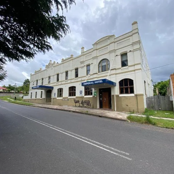 Historic Pub Accommodation- En-suites - Shared Bathroom Double Rooms - Shared Bathroom Twins, hotel v destinácii Capertee