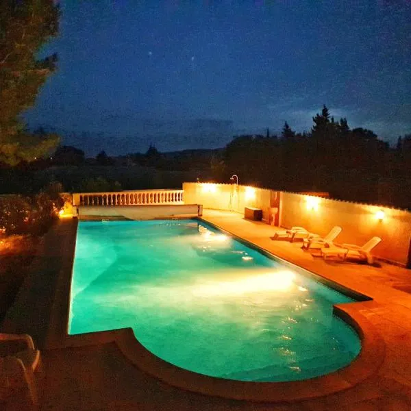 Les Garrigues de l'Oluké - Spa privatif, Piscine, Tennis, hotel v destinaci Piolenc