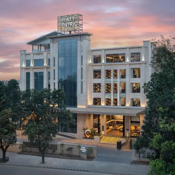 Hyatt Centric Rajpur Road Dehradun، فندق في Rājpur