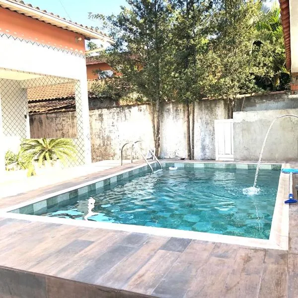 Casa espaçosa com Piscina e Churrasqueira 2 dorm, hotel din Guarujá
