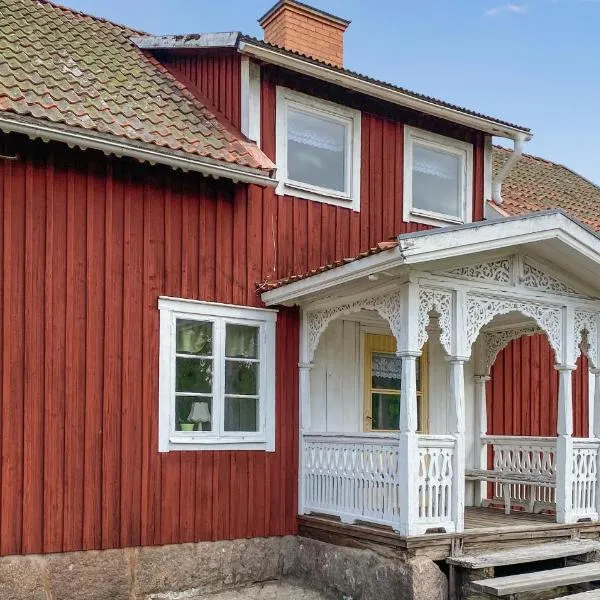 4 Bedroom Beautiful Home In Vimmerby, hotel in Vimmerby