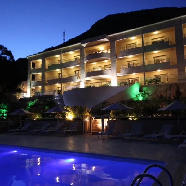 オテル エ  レジドンス コスタ ロッサ（Hôtel et Résidence Costa Rossa）、ポルトのホテル