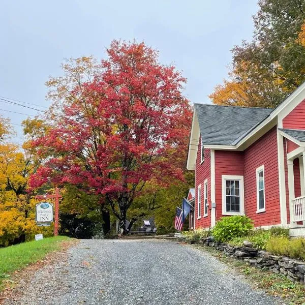 Deerfield Valley Inn - Mt Snow BnB Fireplace Rooms and Breakfast، فندق في Dover