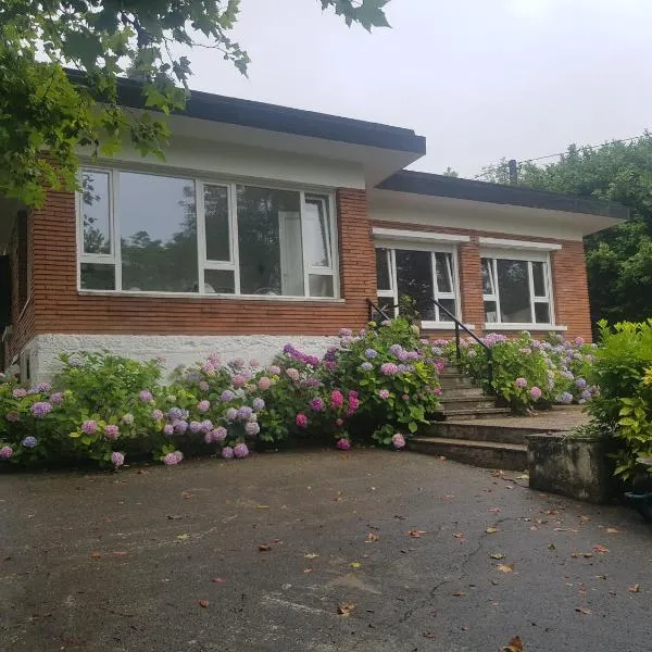 오이아르춘에 위치한 호텔 Casa Lekutxoa con amplio jardín cerca de San Sebastián