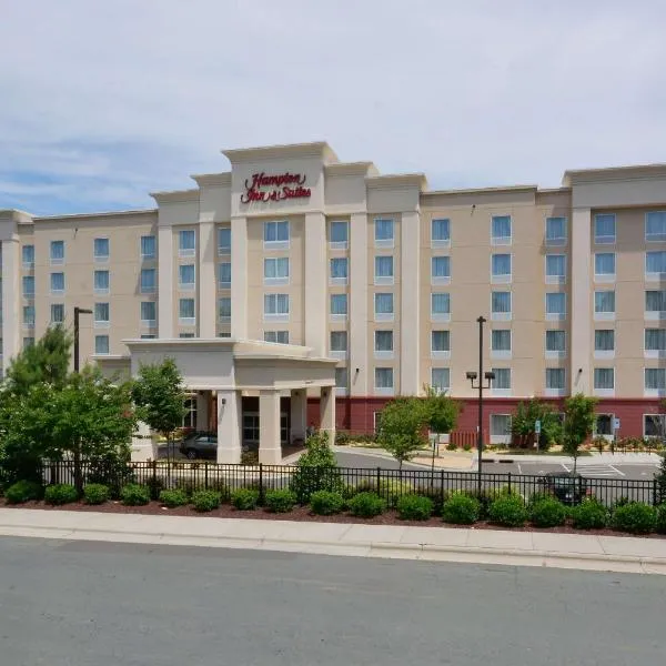 Hampton Inn & Suites Durham North I-85, хотел в Creedmoor