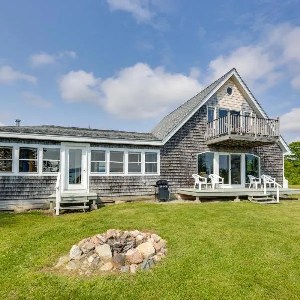 Shorefront House w/ Views, 14 Mi to Acadia NP, hotel din Sullivan