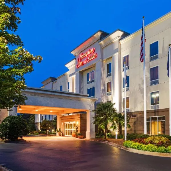 Hampton Inn & Suites Clinton, hotel di Laurens