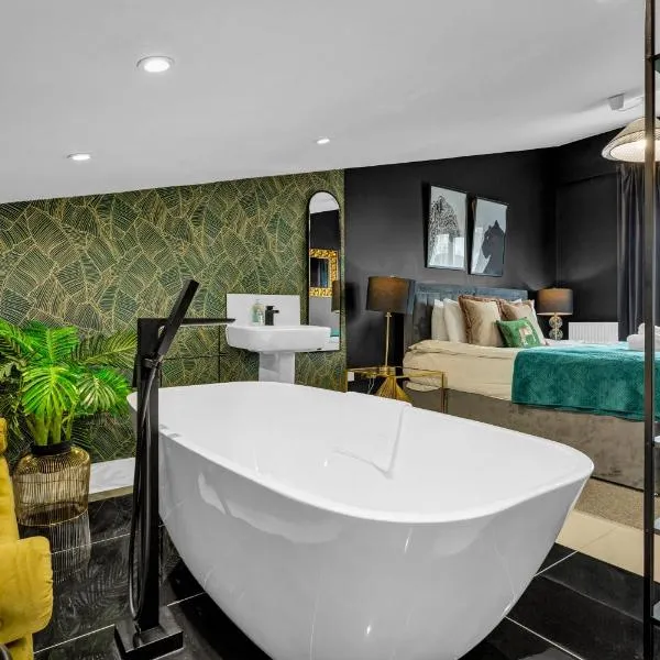 Free Parking Luxury Safari House, hotel in Manchester