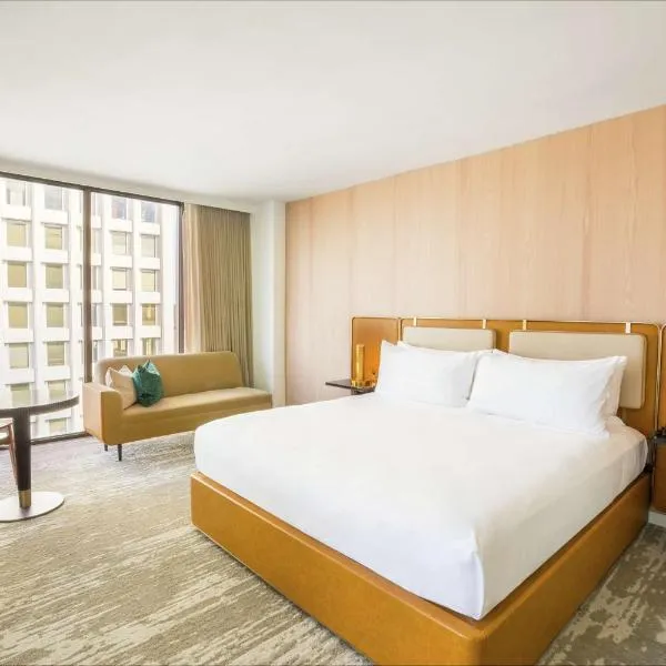 C. Baldwin, Curio Collection by Hilton, hotel di Houston