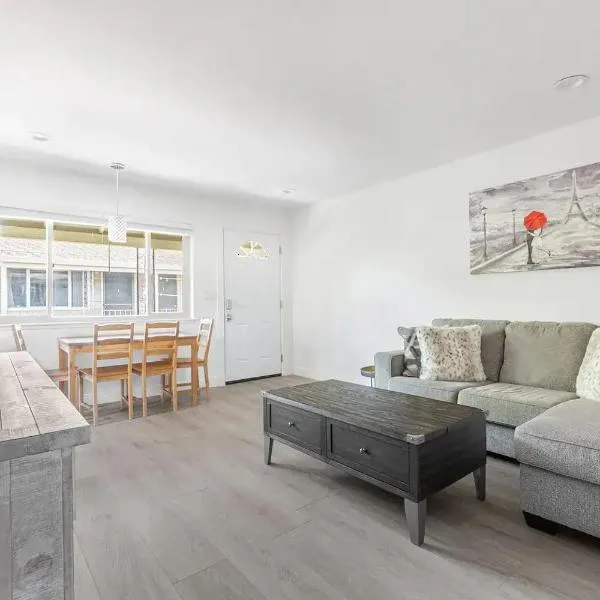 2BR APT with Brand new super quite AC, Washer, Dryer, Free EV Station, Free Parking in Cupertino, hotel in Sunnyvale