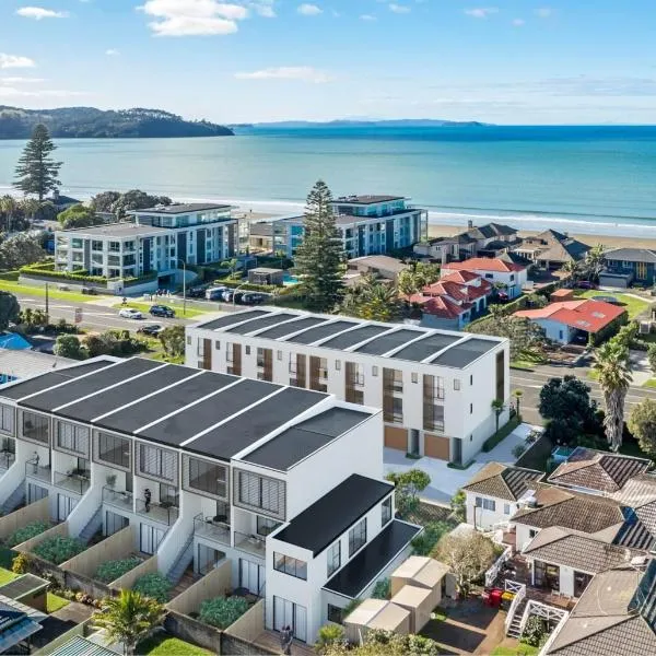 Sunny Beachside Home, hotel em Orewa