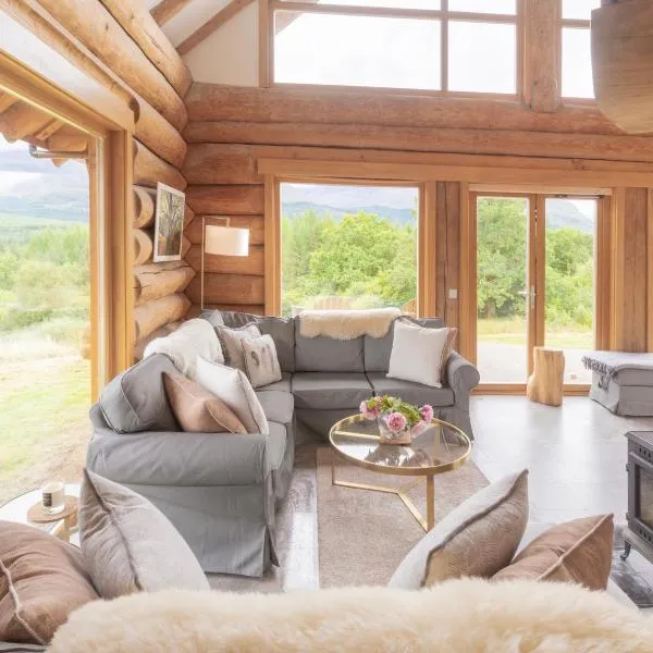 Wild Nurture Eco Luxury Offgrid Log Cabin, hotel v destinaci Fort William