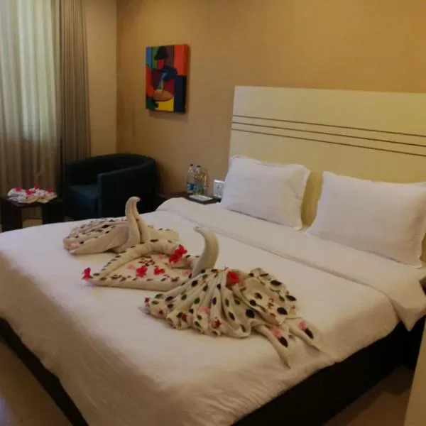 S S Hotel and Resort, hotel em Vengni