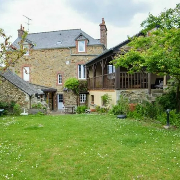 La Colline maison de famille à 100m de la Rance, hotel a La Richardais