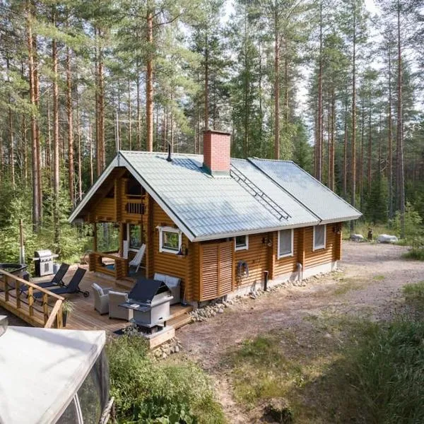 Cottage with Hot tub and Sauna, khách sạn ở Uurainen