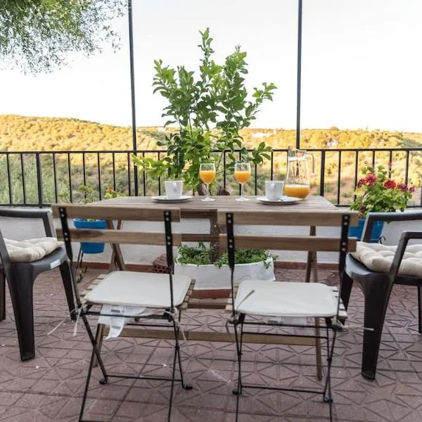 Casa céntrica con vistas a la sierra, hotel di Hornachuelos