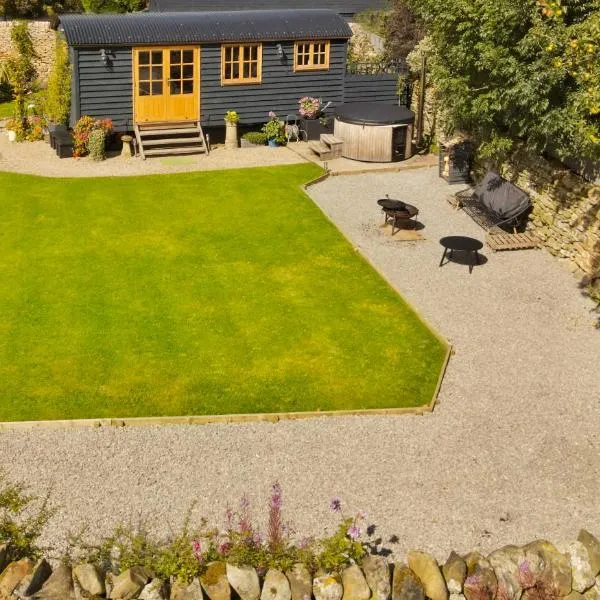 FLORA Luxury Retreat, Private Garden, Views & Hot Tub, hotel a Durham