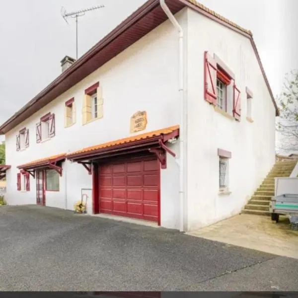 Joli Appartement Proche Plage, hotel v destinaci Ahetze