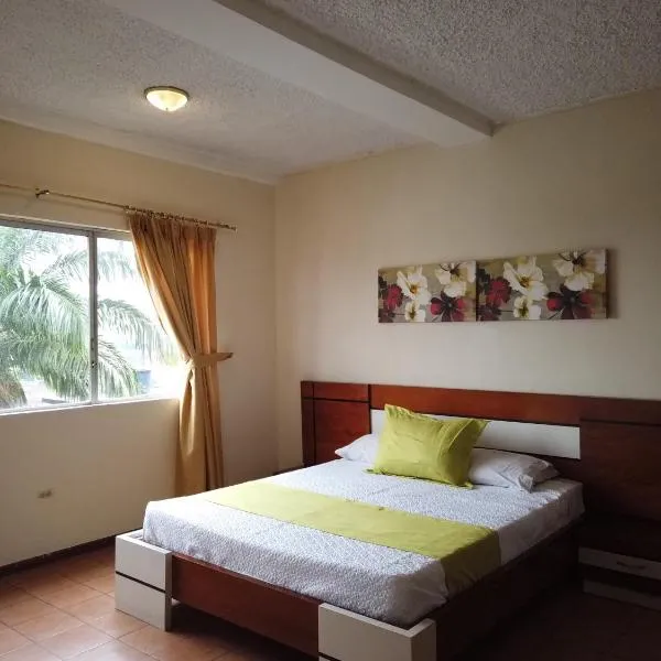 Hotel Ebenezer, hotel in Santo Domingo de los Colorados